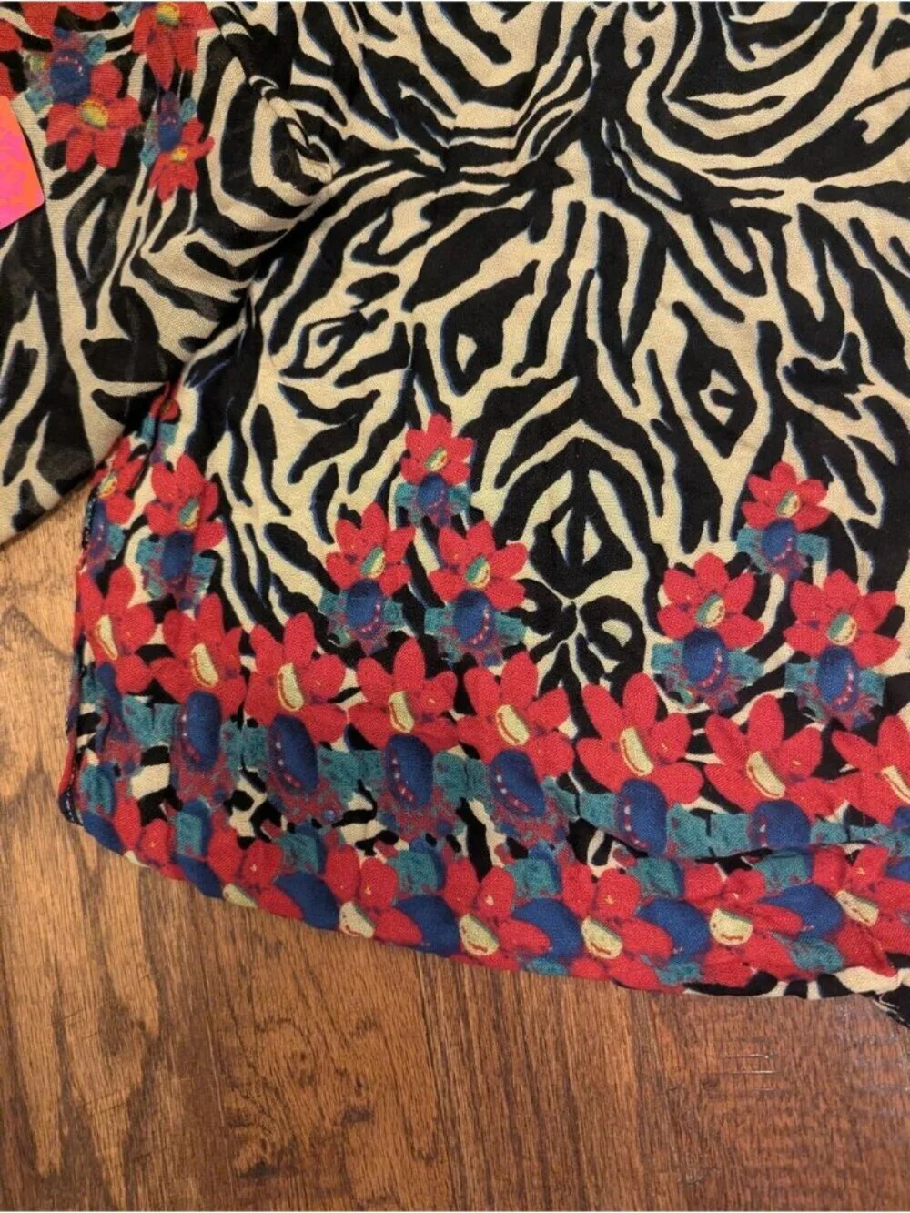 Luxembourg Scarf from Stella & Dot With Carry Bag Multi Color Black Ivory Floral